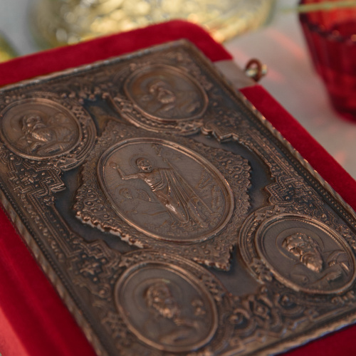 Евангелие требное среднее красное, оклад "под бронзу", бархат, 17х22 см фото 8