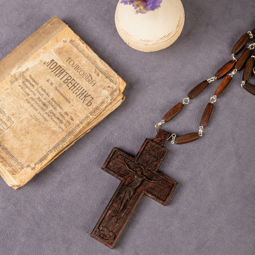 Крест наперсный протоиерейский деревянный темный, с цепью, резной, 7х12 см фото 4
