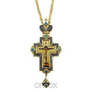 Крест наперсный латунный в позолоте с цепью, деколь, фианиты, 7,4х15,8 см (голубые фианиты)