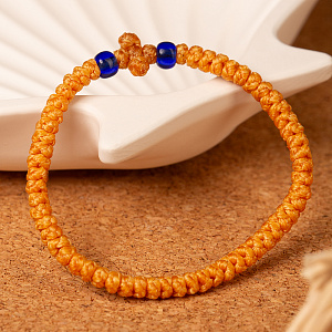 Браслет плетеный (комбоскини) с пластиковыми бусинами, желтый (синие бусины)