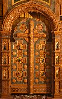 Царские врата иконостаса храма Косьмы (Космы) и Дамиана, г. Москва.