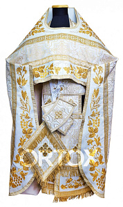 Иерейское облачение вышитое бело-золотое с иконой "Спас Нерукотворный", шелк (галун в цвет облачения)