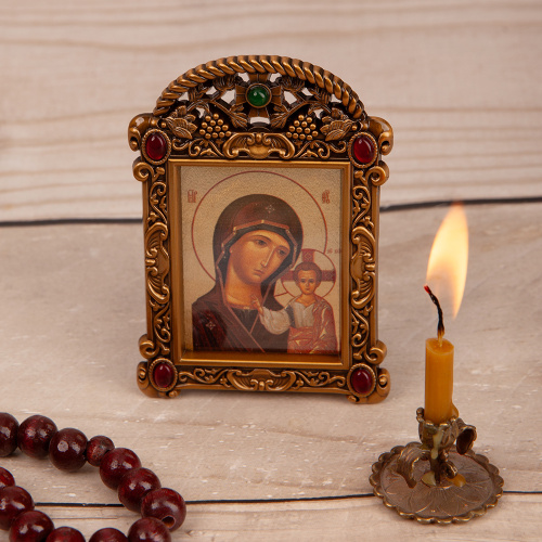 Икона настольная Божией Матери "Казанская" в рамке-киоте из латуни, золочение, патинирование, 6,7х9, фото 2 Икона настольная Божией Матери "Казанская" в рамке-киоте из латуни, золочение, патинирование, 6,7х9, фото 2