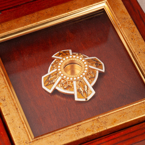 Мощевик накладной "Эмалевый крест" из ювелирного сплава в позолоте, желтая и белая эмаль, Ø 65/18 мм фото 2 Мощевик накладной "Эмалевый крест" из ювелирного сплава в позолоте, желтая и белая эмаль, Ø 65/18 мм фото 2