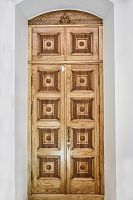 Храмовая дверь резная с филенками, 150х270 см