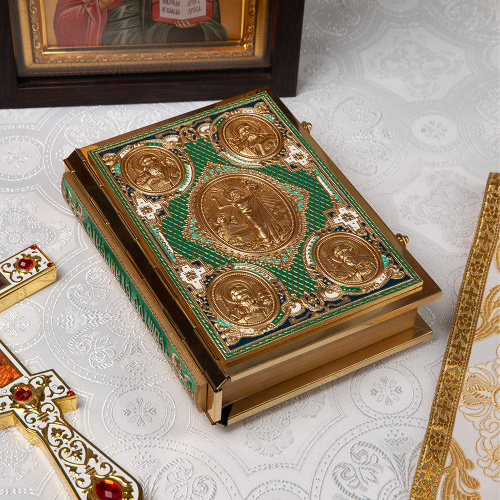 Евангелие требное среднее зеленое, полный оклад "под золото", 17х22 см фото 2
