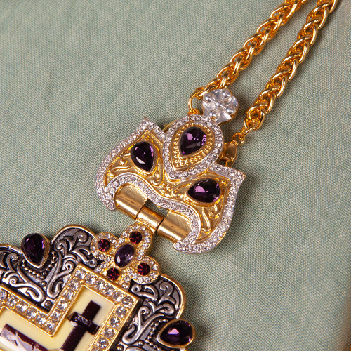 Крест наперсный с цепью, цинковый сплав, фиолетовые камни, 8х16,5 см фото 3 Крест наперсный с цепью, цинковый сплав, фиолетовые камни, 8х16,5 см фото 3