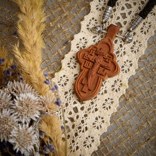 Деревянный нательный крестик «Квадрифолий» с распятием, цвет темный, высота 5,3 см фото 4