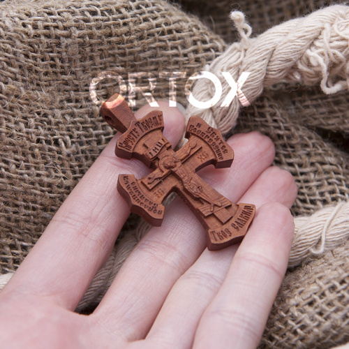 Деревянный нательный крестик «Солнце Правды» с распятием и молитвой Кресту, цвет темный, высота 4,9 см фото 5