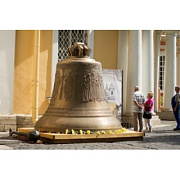 Самый большой колокол Александро-Невской лавры поднимут на колокольню в день памяти небесного покровителя Петербурга