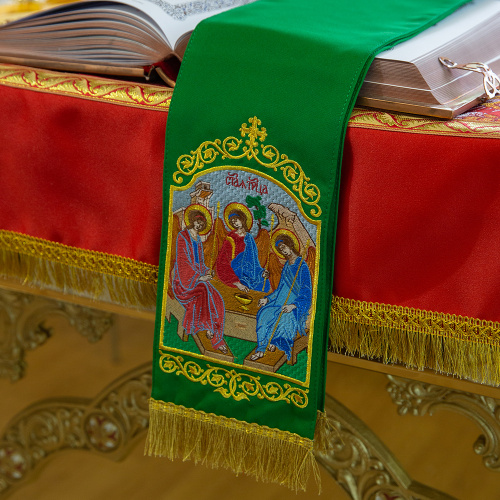 Закладка для Евангелия вышитая с иконой Святой Троицы, 160х14,5 см фото 4