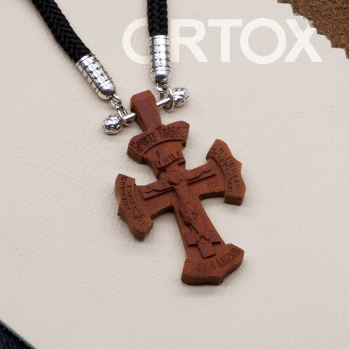 Деревянный нательный крестик «Солнце Правды» с распятием и молитвой Кресту, цвет темный, высота 4,9 см фото 3