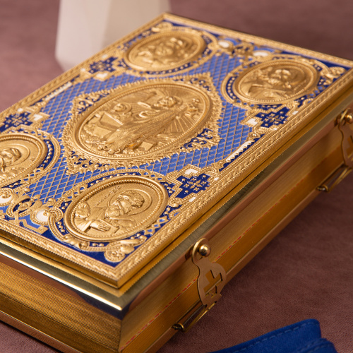 Евангелие требное среднее синее, полный оклад "под золото", 17х22 см фото 5