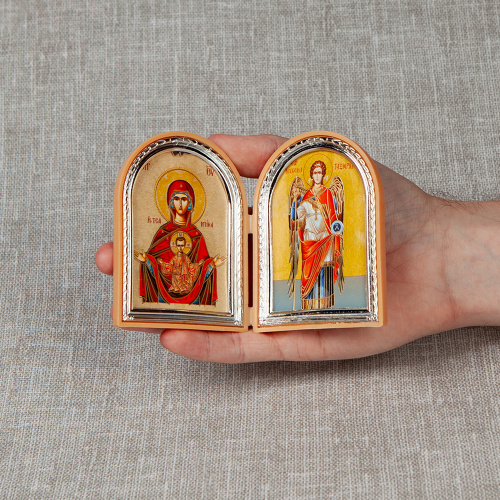 Складень с ликами Божией Матери "Знамение" и Архангела Михаила, арочной формы, 6,4х8,4 см фото 4